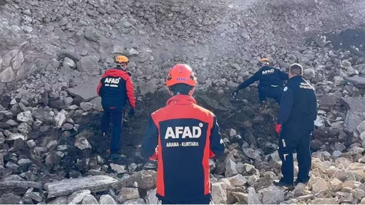 Niğde Kalesi'nin istinat duvarı çöktü!