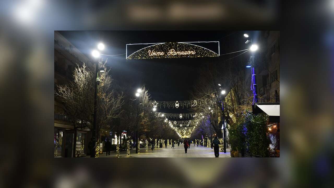 Kosova'nın başkenti Priştine ramazan vesilesiyle süslendi