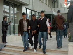 Polis İplik Tüccarı Oldu, Dolandırıcıları Yakaladı!