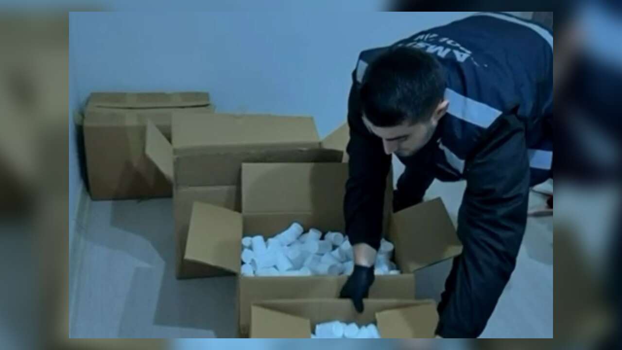 Samsun'da anne ile oğlunun evinde 230 bin sentetik ecza hap ele geçirildi