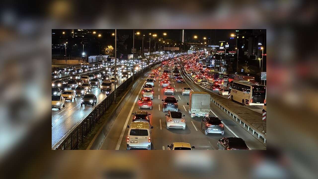 İst'da iftar öncesi trafik yoğunluğu yüzde 83'e yükseldi