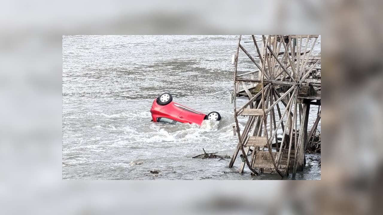 Amasya'da nehre düşen otomobildeki 2 kişi yaralandı