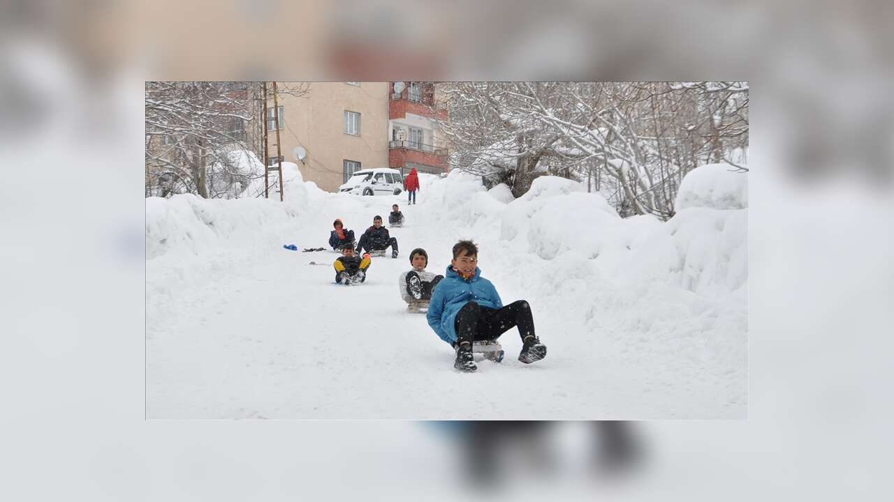 Kar nedeniyle bazı il ve ilçelerde okullar tatil edildi