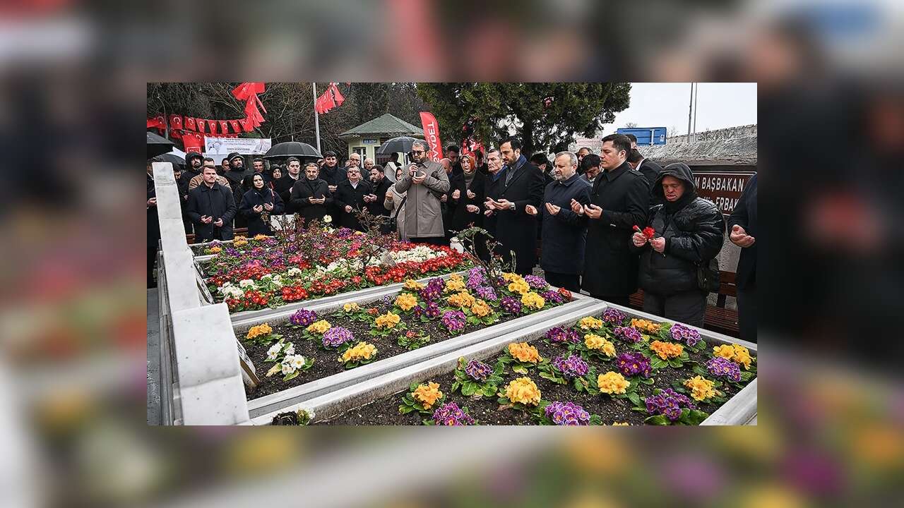 Merhum başbakanlardan Necmettin Erbakan, AK Parti İstanbul İl Başkanlığınca mezarı başında anıldı