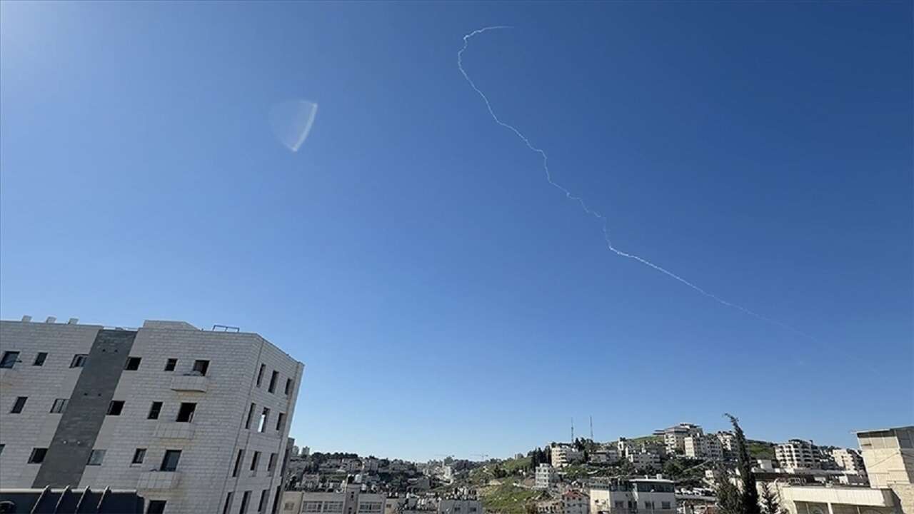 İran, ABD üslerine ve İsrail'e yeni saldırılar düzenledi