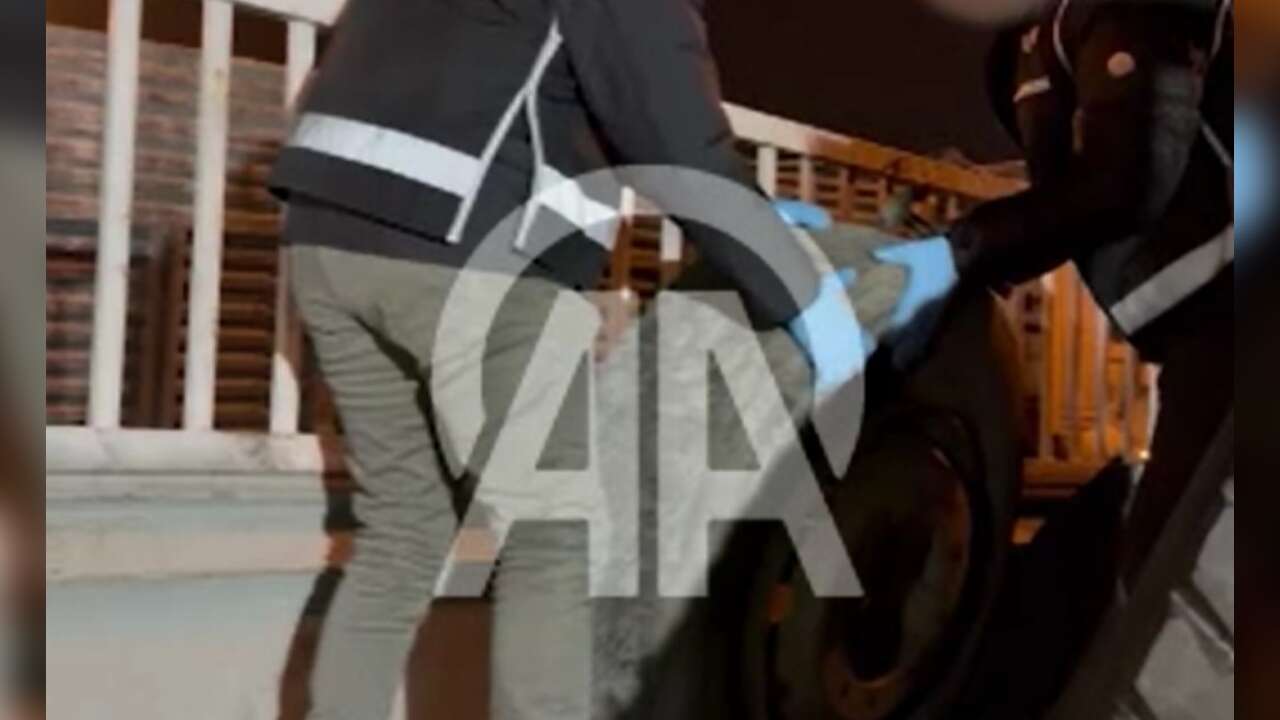 İzmir'de lastiklerin içerisine gizlenmiş 8 bin 500 paket kaçak sigara ele geçirildi!