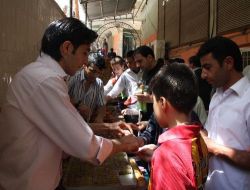 Diyarbakırlı Hayırseverler Binlerce Kişi Yemek İkram Etti