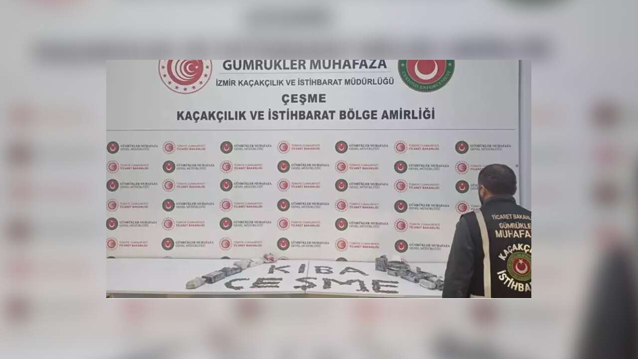 Gümrük muhafaza ekipleri Çeşme Ulusoy Limanı'nda 7 bin 550 sikke ve figür ele geçirdi