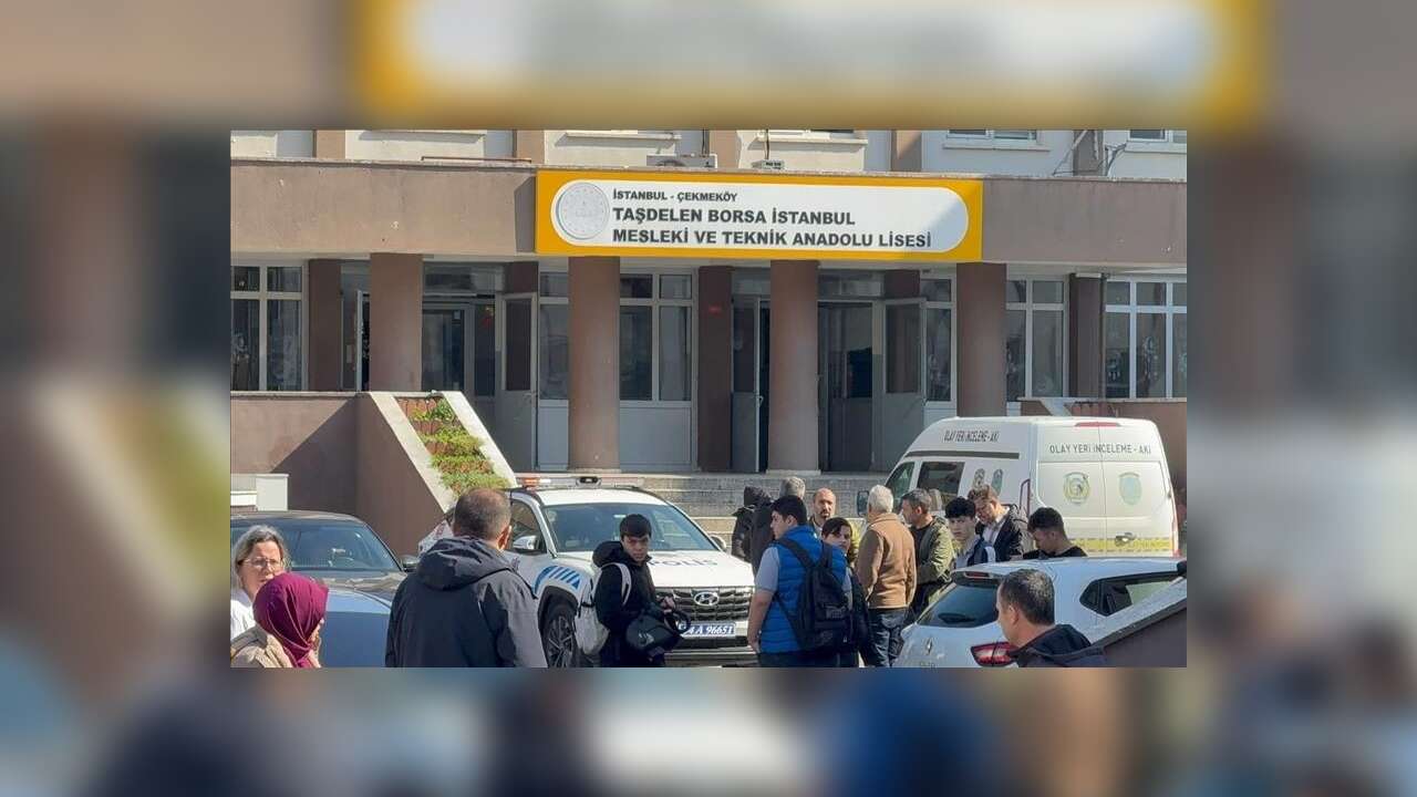 İst'da bıçaklı saldırıda ölen öğretmene ilişkin soruşturmada iki müdür görevden uzaklaştırıldı