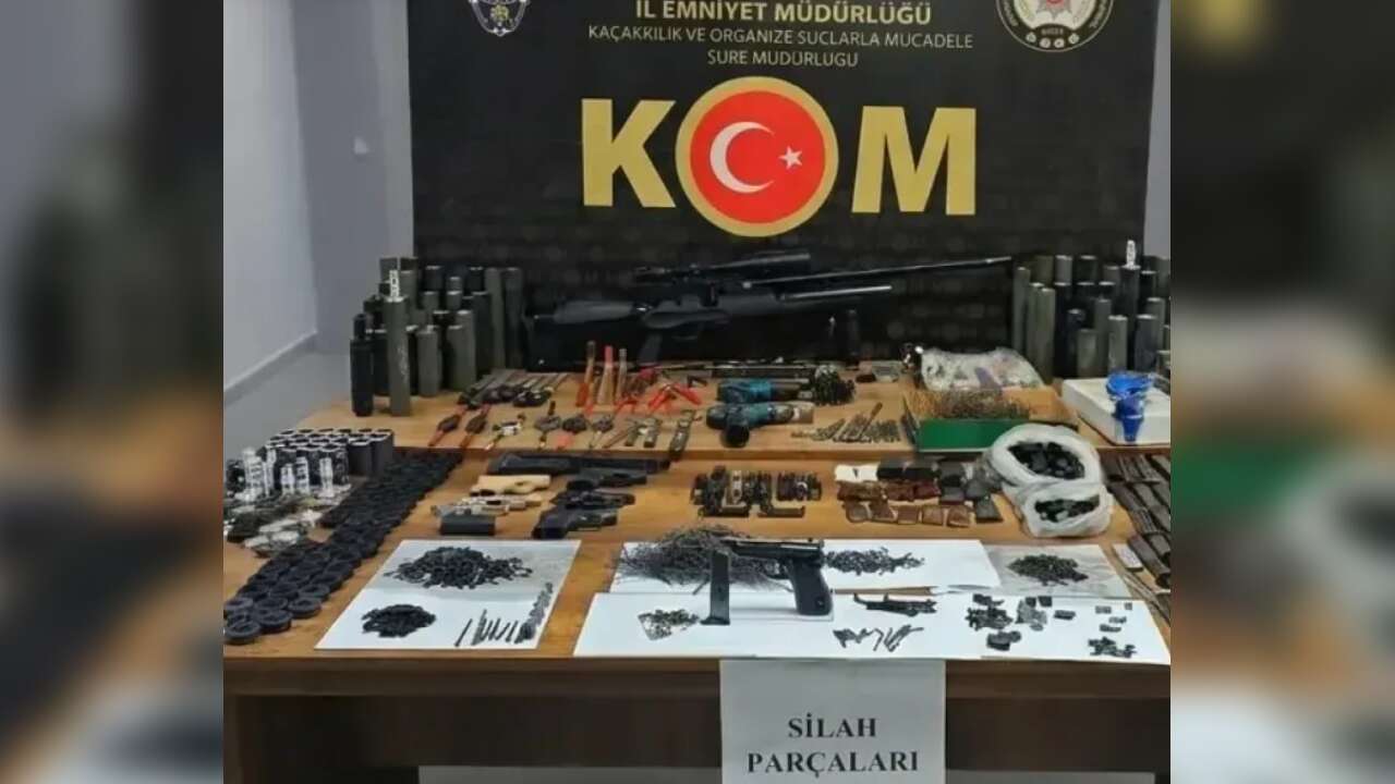 Sakarya'da silah yapımında kullanılan 1566 malzeme ele geçirildi!