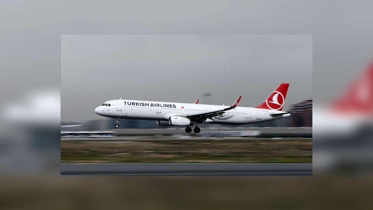 Bakan Uraloğlu, THY, AJet, Pegasus ve SunExpress'in Orta Doğu'daki bazı ülkelere uçuşlarını ertelendiğini bildirdi