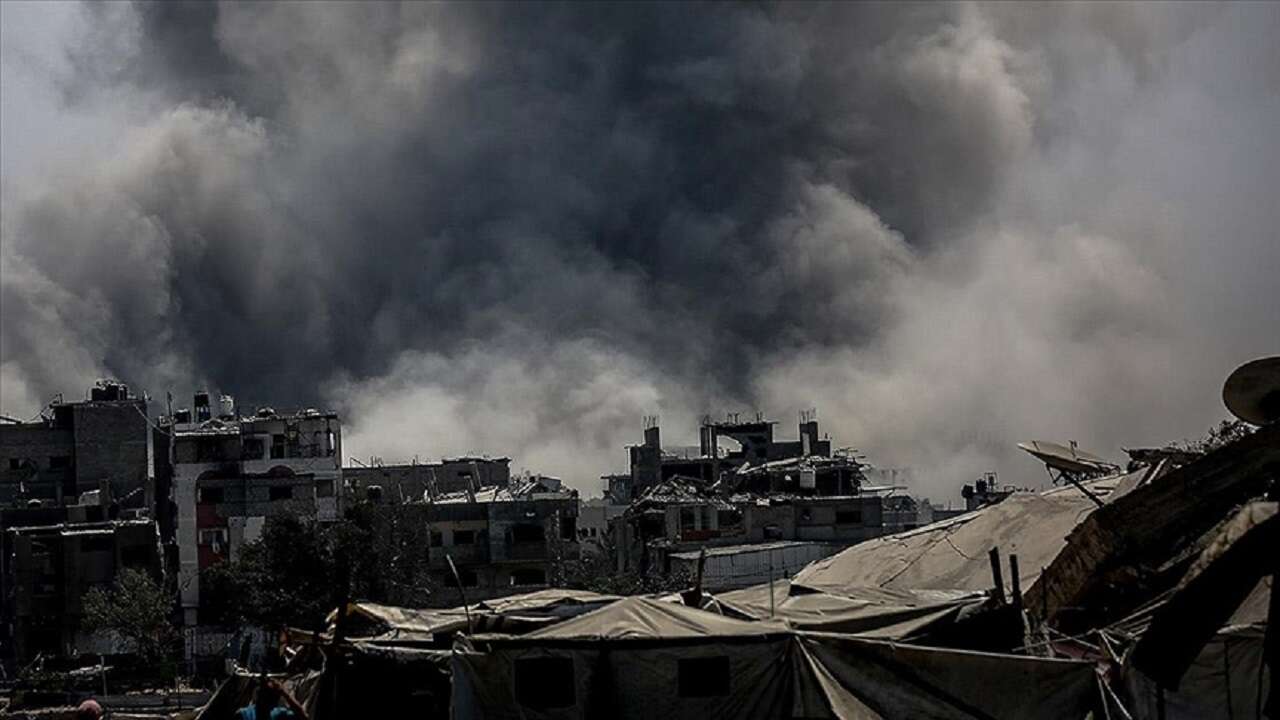 İsrail'in Gazze'de yerinden edilenlerin çadırlarını hedef aldığı saldırıda 3 Filistinli hayatını kaybetti