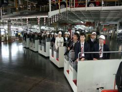 Teknik Proje Yarışması'nda Dereceye Giren Öğrenciler Toyota Türkiye Fabrikası'nı Gezdi