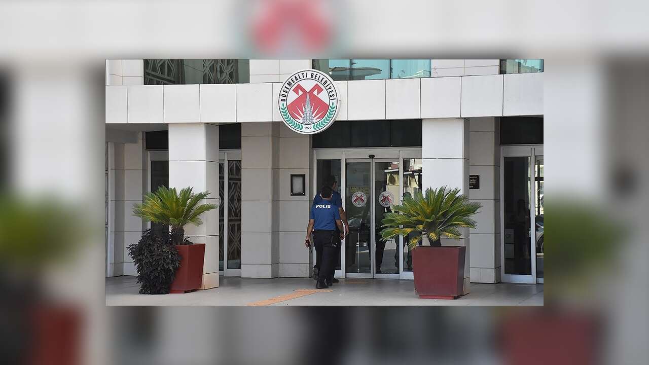 Döşemealtı Belediyesine yönelik soruşturmada 22 şüpheli hakkında gözaltı kararı verildi