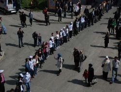 Rize'de 6 Bin Kişi Elele Tutuşarak Horon Oynadı
