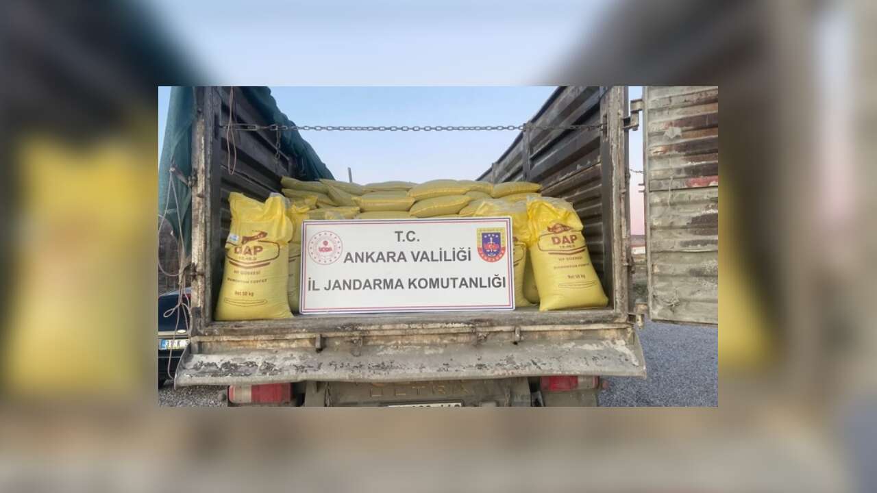 Ankara'da 30 ton sahte gübre ele geçirildi!