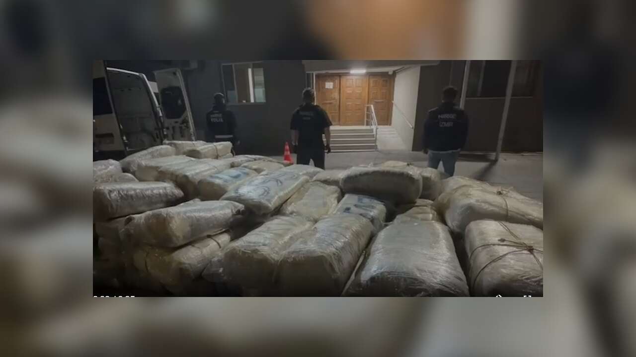 İzmir'de 1.3 TON UYUŞTURUCU MADDE ele geçirildi!