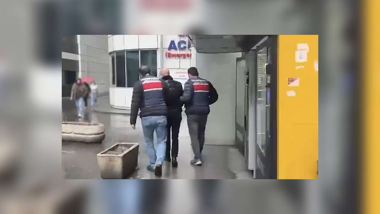 Yasa dışı bahis sitelerine teknik altyapı sağladığı iddia edilen 8 zanlı yakalandı