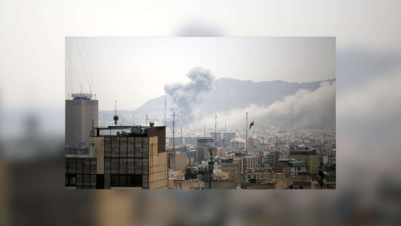 İran'ın başkenti Tahran'da patlamalar meydana geldi