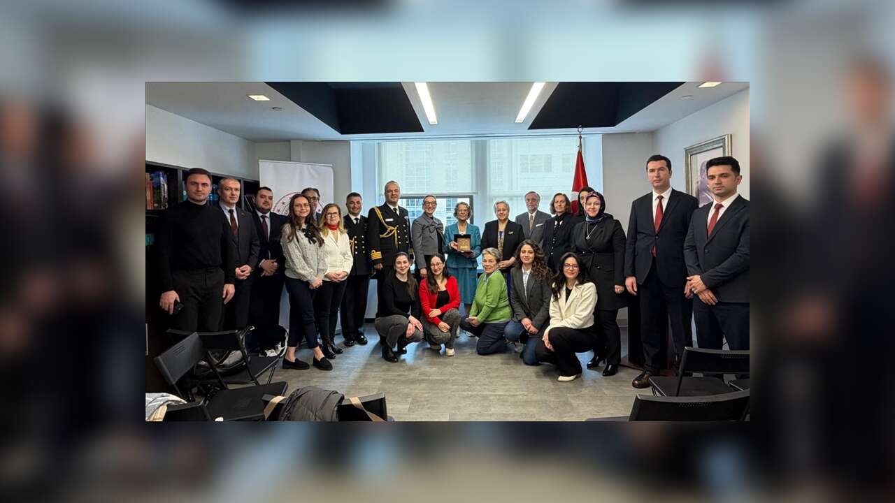 MSB'den NASA'da çalışan Türk asıllı Kumrucu'ya "anı plaketi"