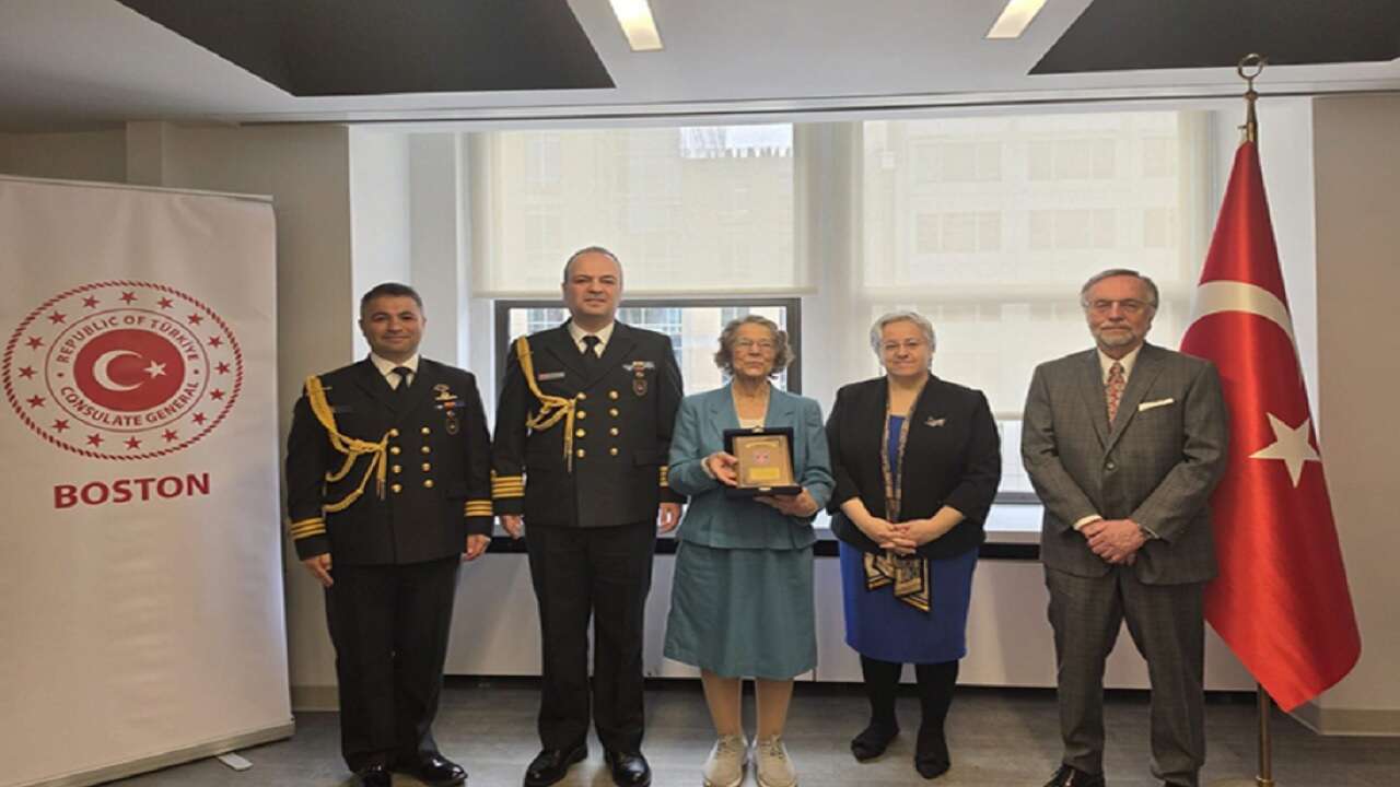 MSB'den NASA'da çalışan Türk asıllı Kumrucu'ya "anı plaketi"