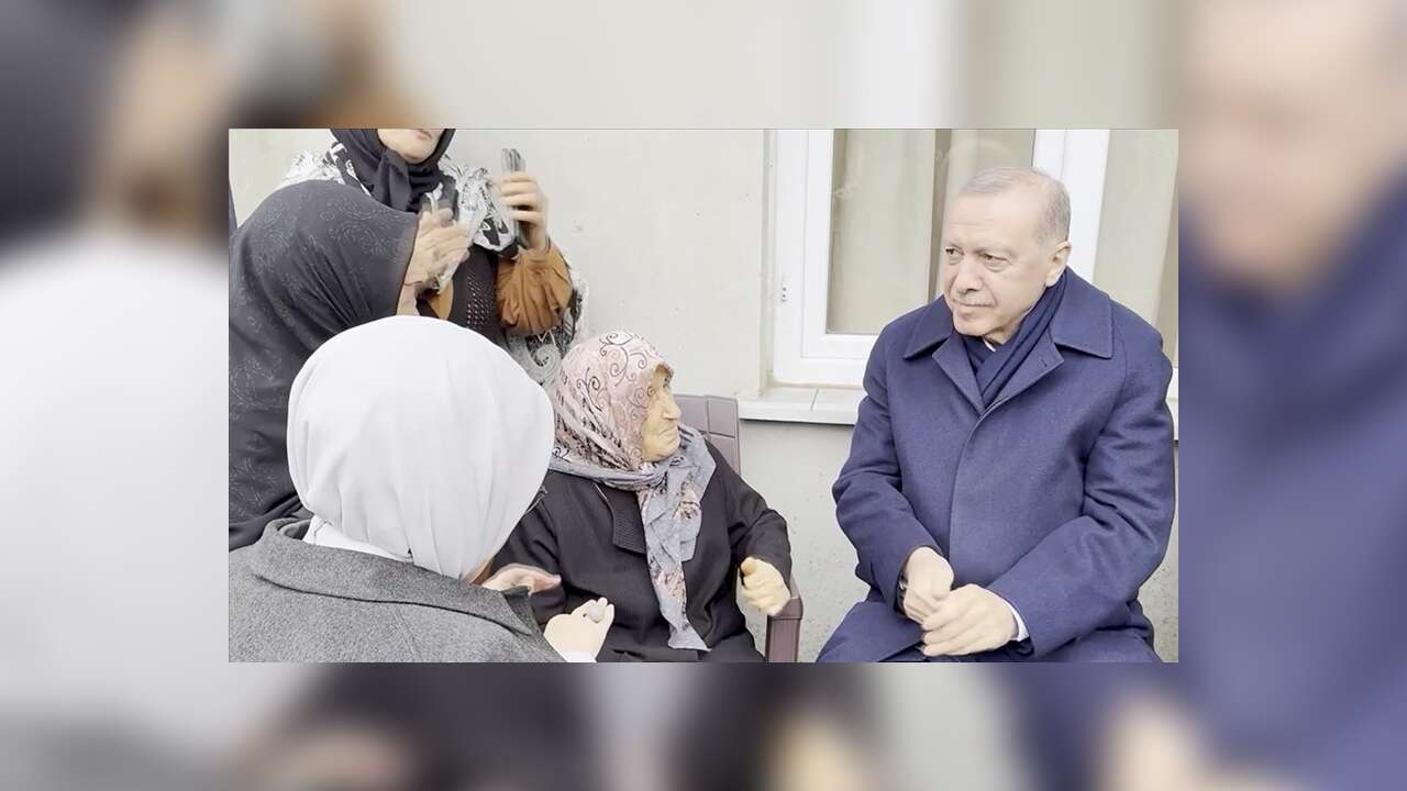 Cumhurbaşkanı Erdoğan, Rize'de komşularıyla bayramlaştı
