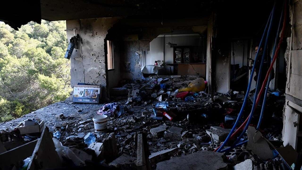 İsrail'in Lübnan'a düzenlediği hava saldırılarında biri çocuk 11 kişi hayatını kaybetti
