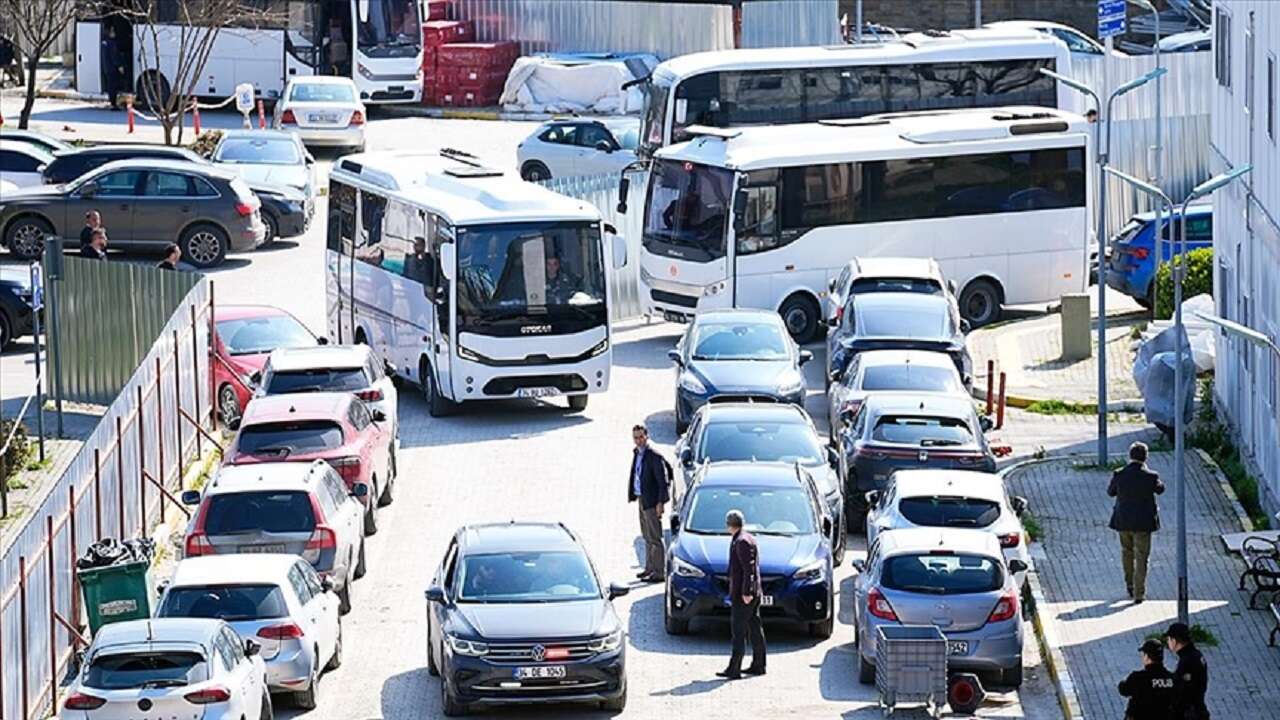 İstanbul'daki uyuşturucu soruşturmasında gözaltına alınan 14 şüpheli adliyede