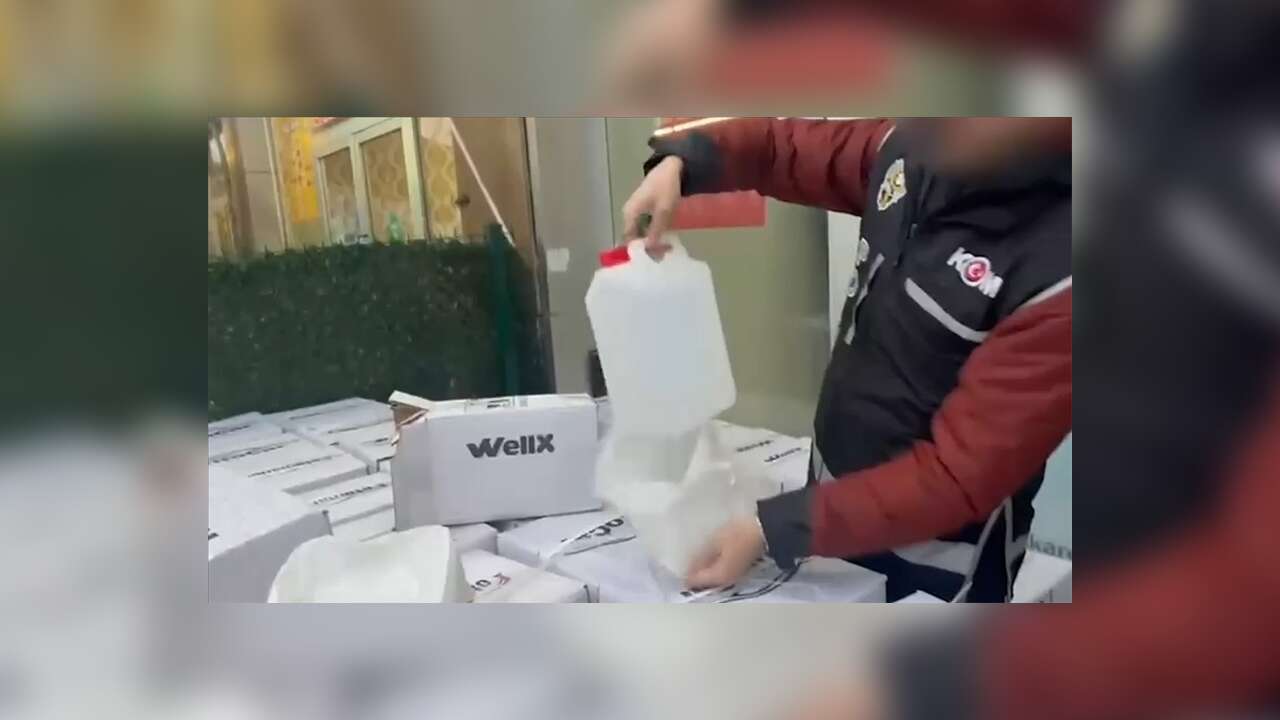 İst'daki sahte içki operasyonlarında 28 bin 168 litre etil ve metil alkol ele geçirildi