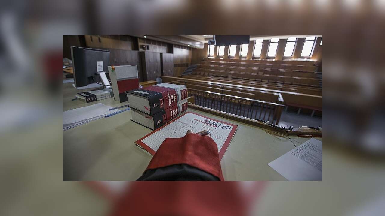 "İmamoğlu çıkar amaçlı suç örgütü" davasının duruşmasında görüntü çeken şüpheliye tutuklama talebi