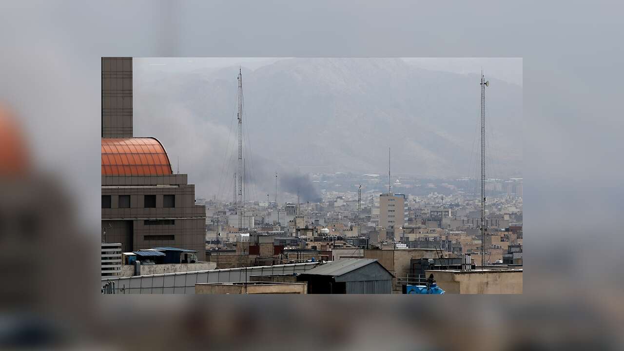 İsfahan'da yerleşim yerine düzenlenen ABD-İsrail saldırısında 14'ü kadın ve çocuk 26 kişi hayatını kaybetti