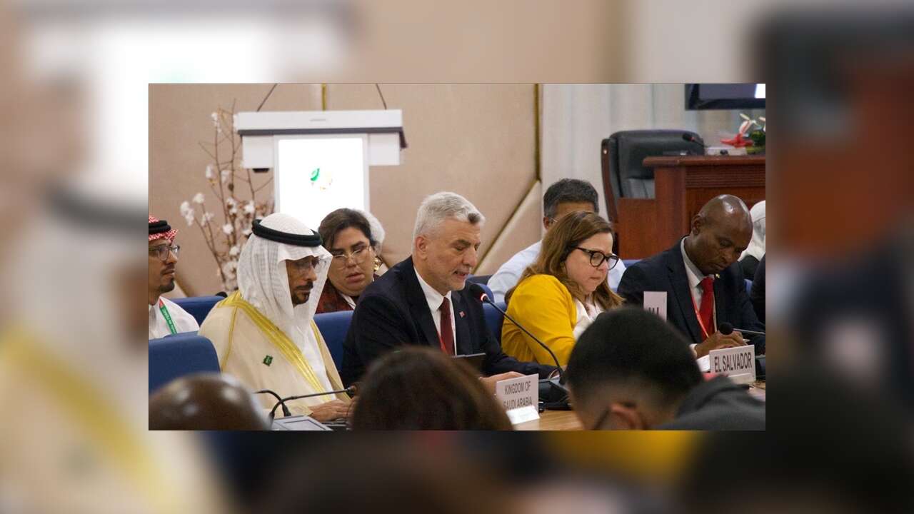 Bakan Bolat, DTÖ Bakanlar Konferansı'nda yoğun diplomasi trafiği yürüttü