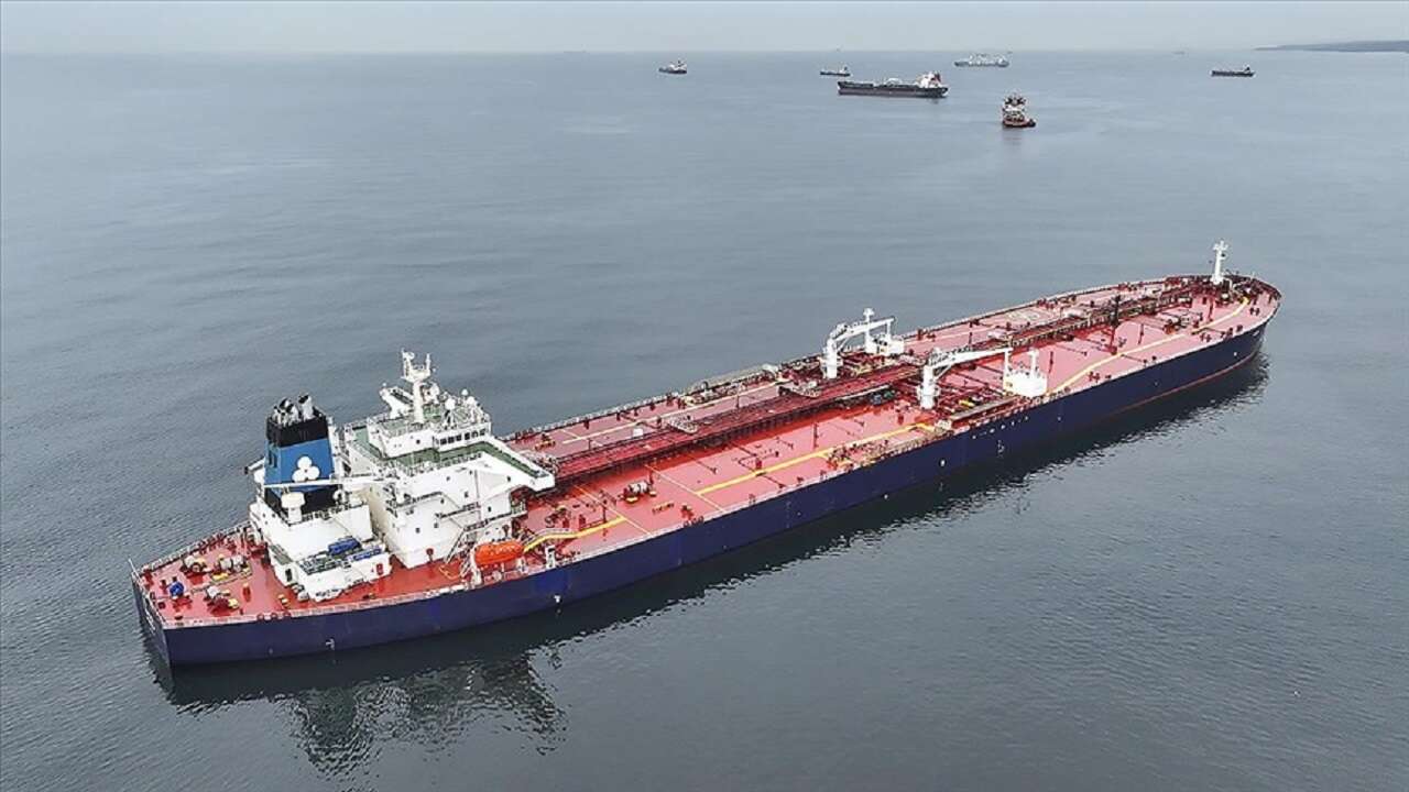 Karadeniz'de saldırıya uğrayan "ALTURA" isimli tanker Kilyos açıklarına demirledi