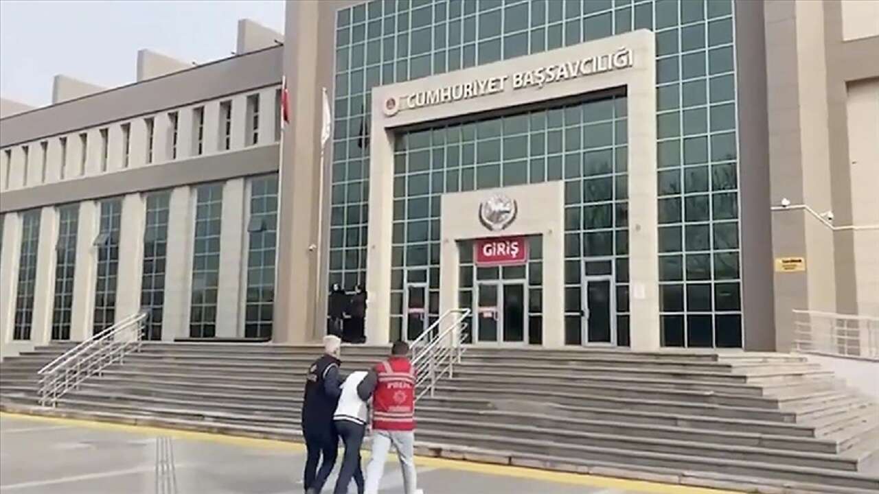 Dolandırıcılara yönelik 8 ilde düzenlenen operasyonlarda 50 şüpheli tutuklandı