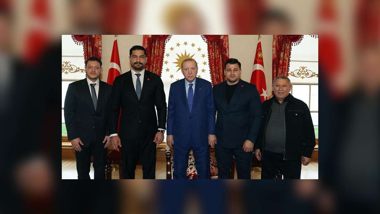 Cumhurbaşkanı Erdoğan, Türkiye Güreş Federasyonu Başkanı Akgül'ü kabul etti