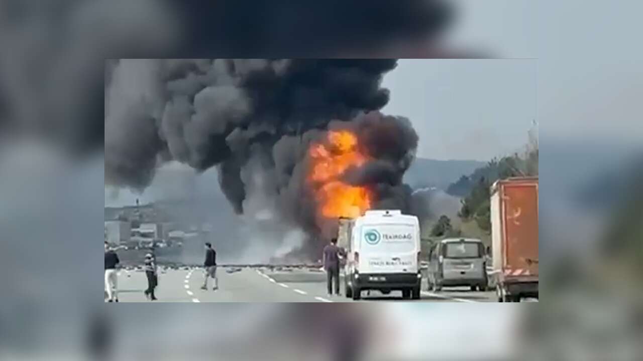 İstanbul'da Kuzey Marmara Otoyolu'nda tırda çıkan yangın söndürüldü