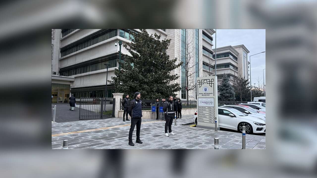 Bursa Büyükşehir Belediye Başkanı Bozbey, kurduğu paravan firmada kendisini "satış danışmanı" göstermiş