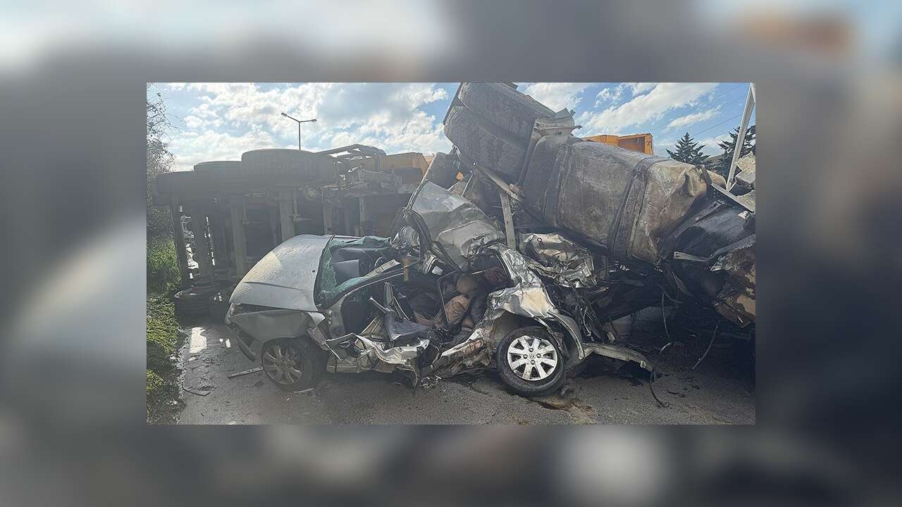 Anadolu Otoyolu'nda meydana gelen zincirleme trafik kazasında 2 kişi hayatını kaybetti