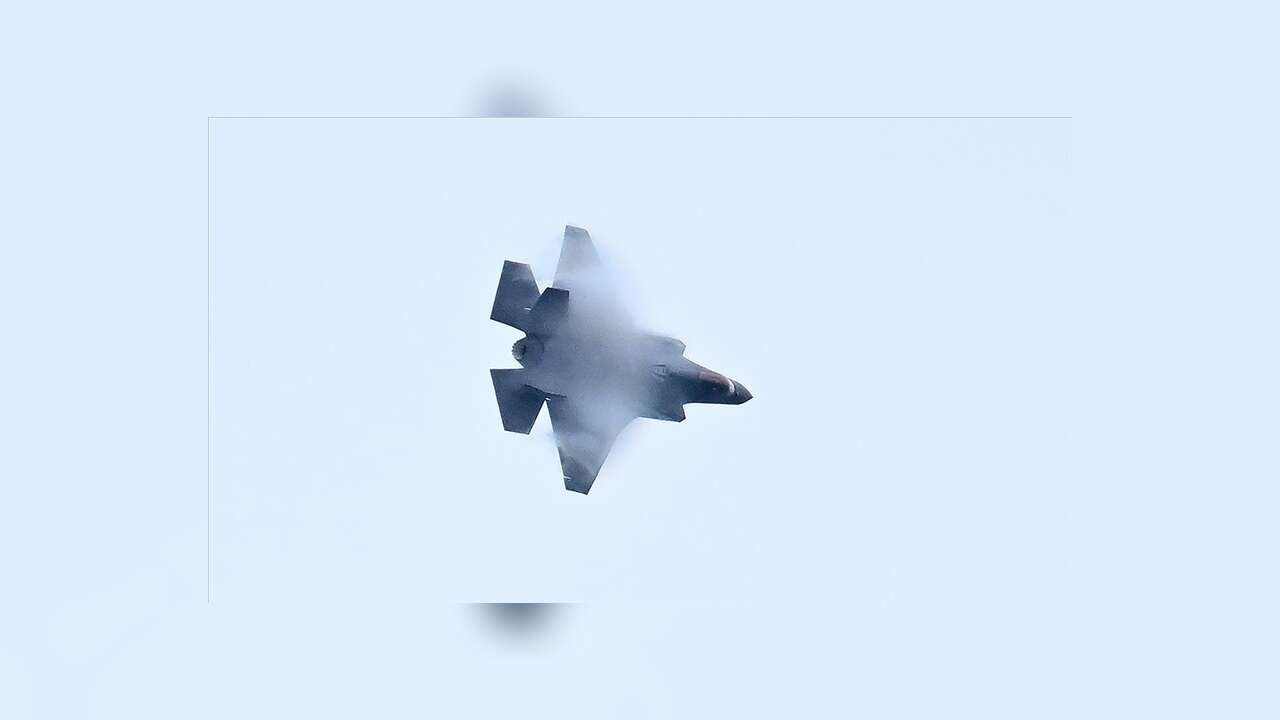 İran Devrim Muhafızları: Ülkenin orta kesimlerinde ABD'ye ait F-35 savaş uçağı düşürüldü