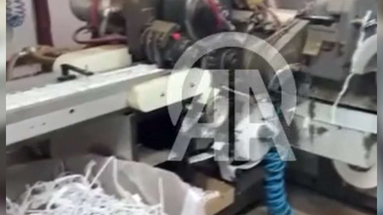 Adana'da kaçak 24 milyon 707 bin 500 makaron ve 3 ton tütün ele geçirildi!