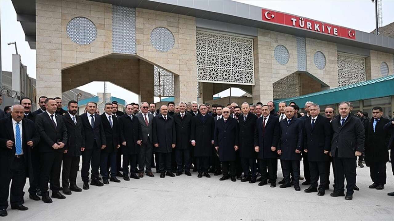 Ticaret Bakanı Bolat, Kapıköy Gümrük Kapısı'nda incelemelerde bulundu