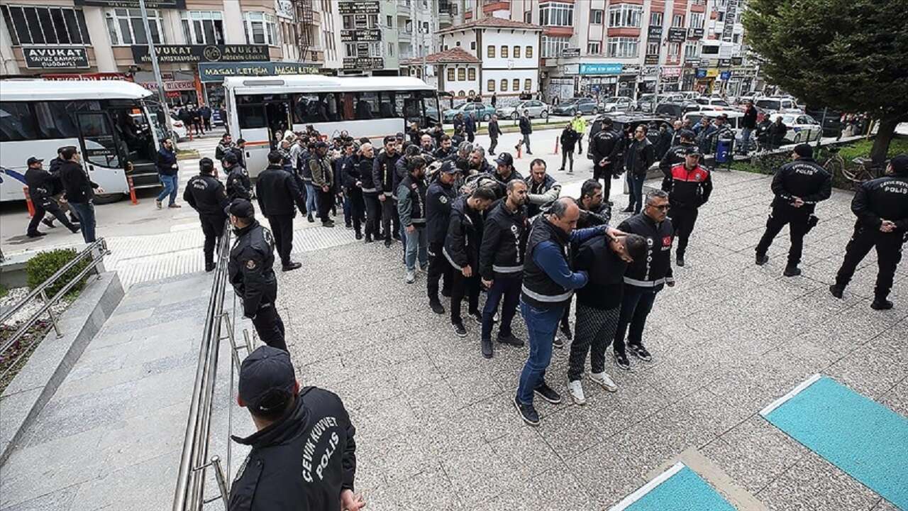 Çorum merkezli 5 ilde düzenlenen "Miami suç örgütü" operasyonunda 21 şüpheli tutuklandı