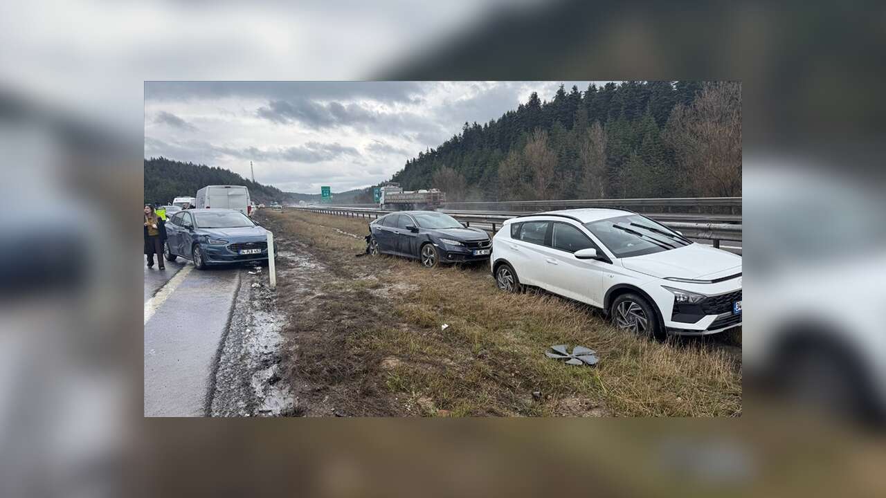 Anadolu Otoyolu'nda 9 aracın karıştığı kazada 6 kişi yaralandı