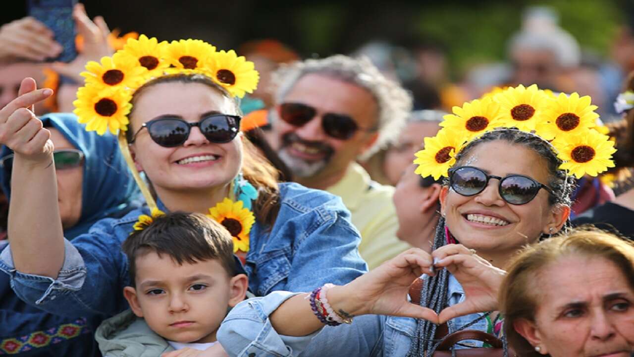 14. Uluslararası Portakal Çiçeği Karnavalı'nın kortej geçişi yapıldı