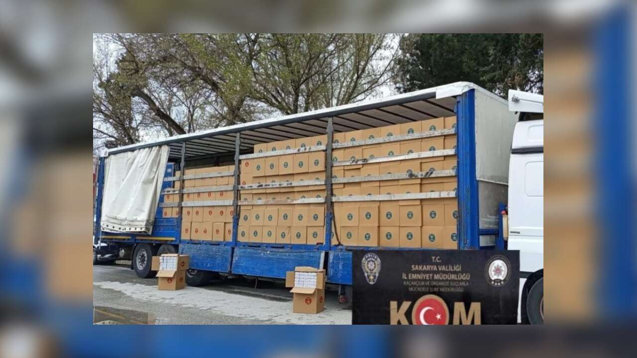 Otoyolda 8 Milyon Kaçak Makaron Ele Geçirildi!