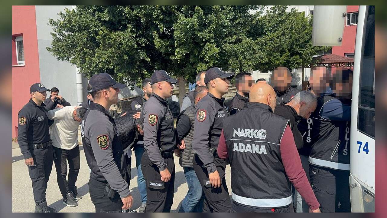 Adana'da ıslak mendil tesisi, uyuşturucu imalathanesi çıktı