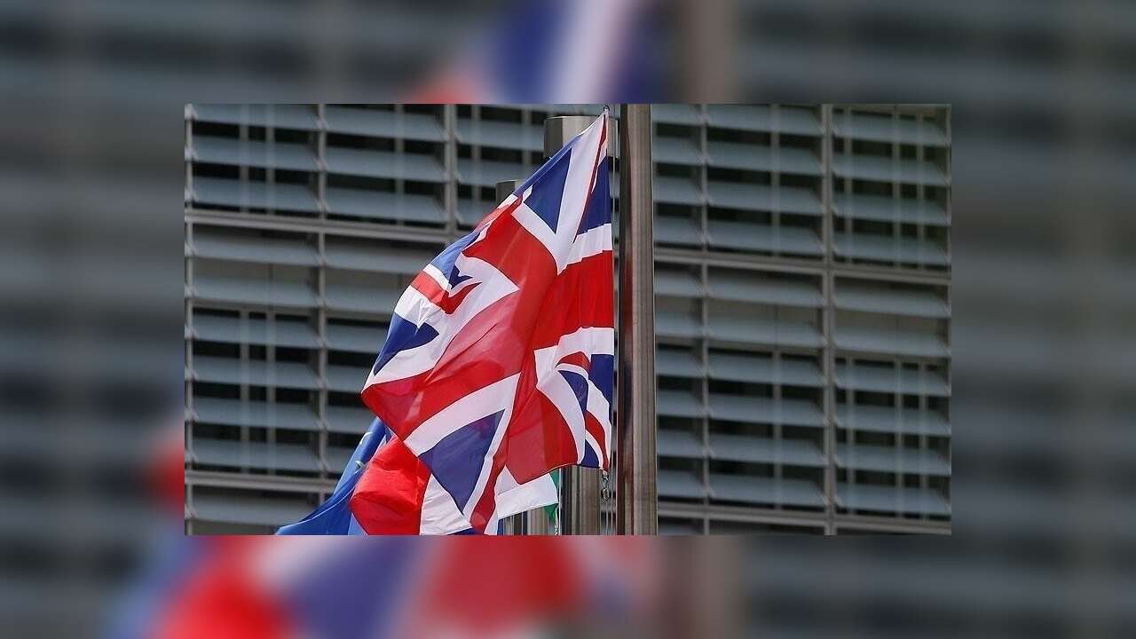 İngiltere'den, ABD'nin İngiliz üslerini "savunma amaçlı" kullanabileceği açıklaması