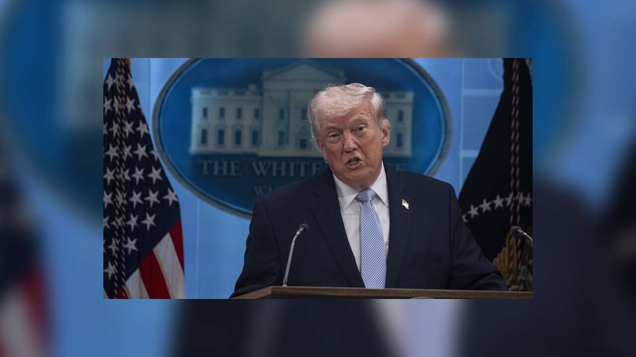 Trump, Hürmüz Boğazı'nın açılması kaydıyla 2 haftalık ateşkesi kabul ettiğini açıkladı