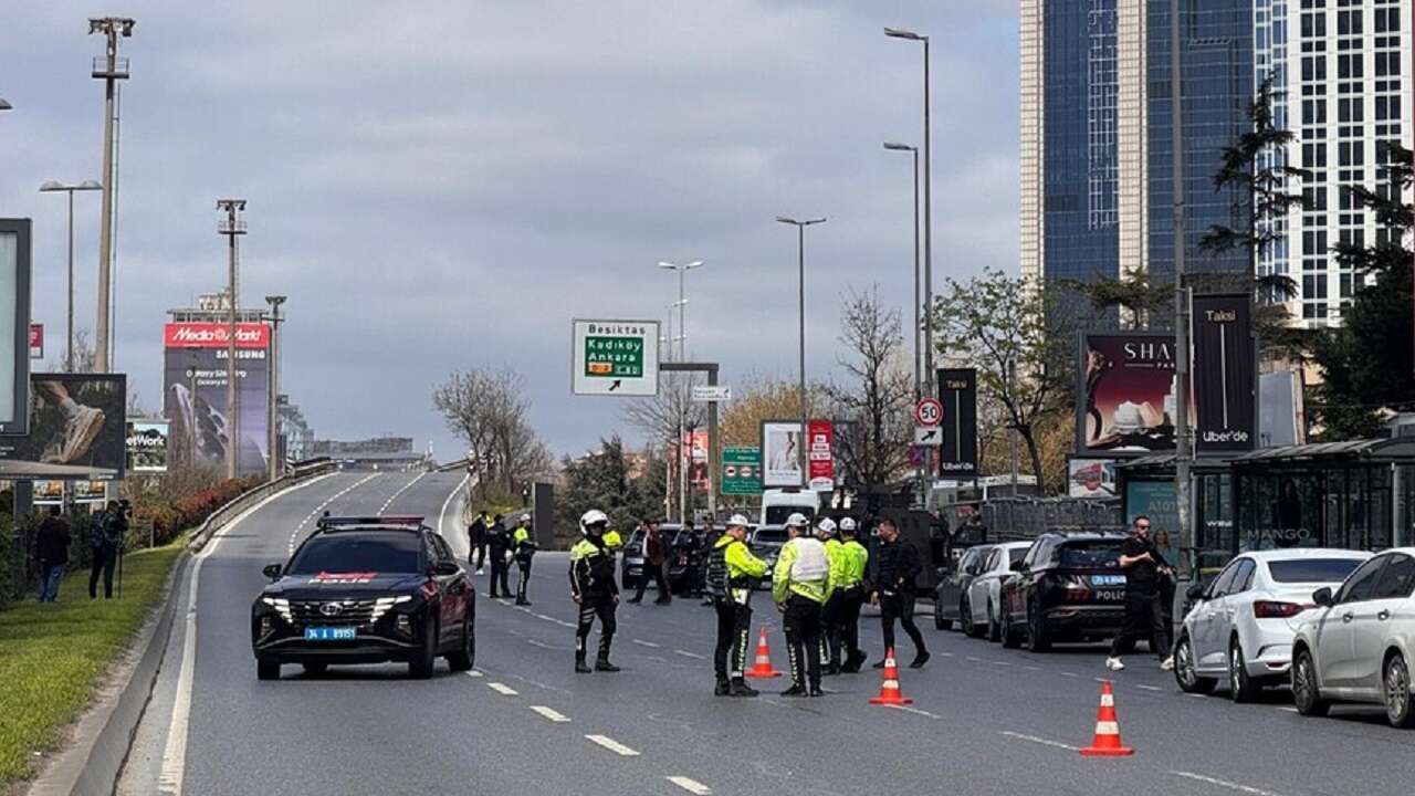 Beşiktaş'ta polis noktasına yönelik terör saldırısına ilişkin gözaltı sayısı 11'e çıktı