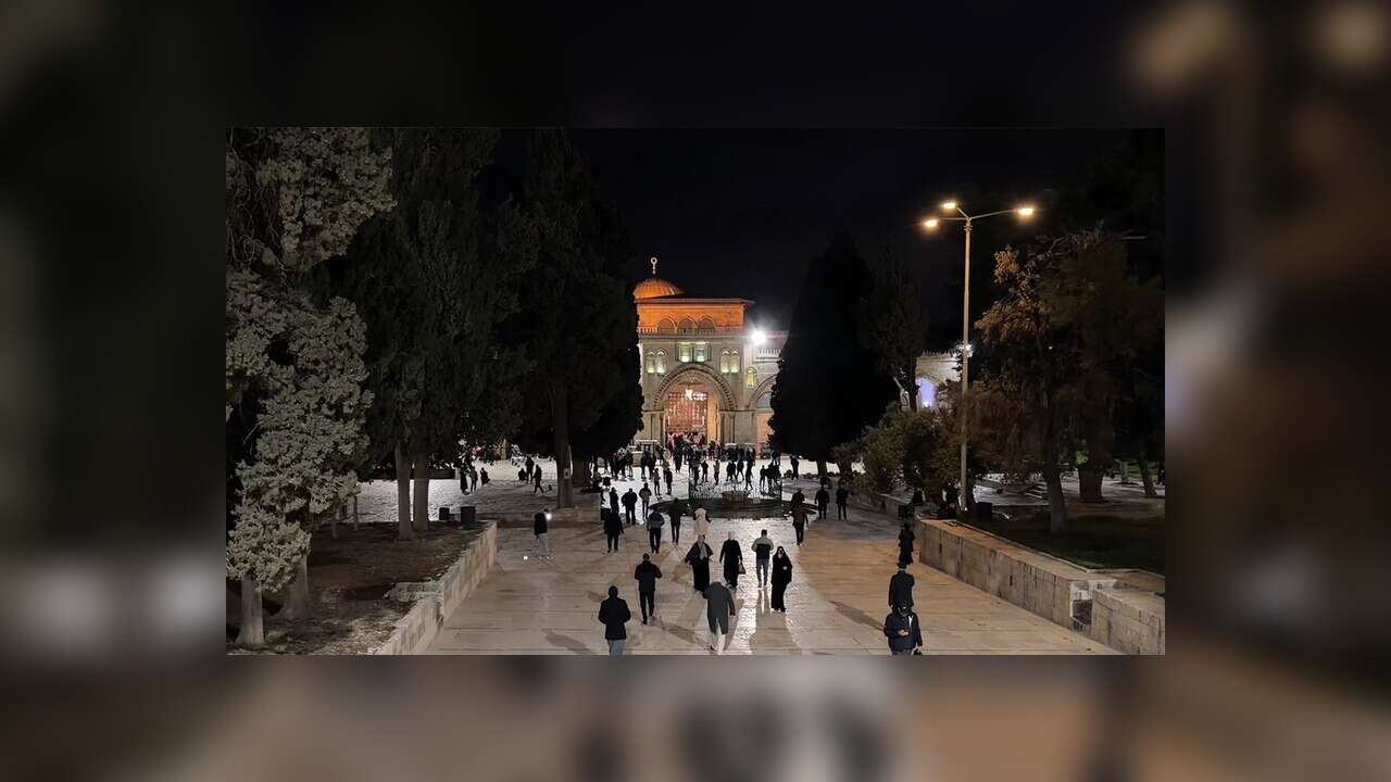 İsrail'in savaş bahanesiyle kapattığı Mescid-i Aksa 41 gün sonra ibadete açıldı